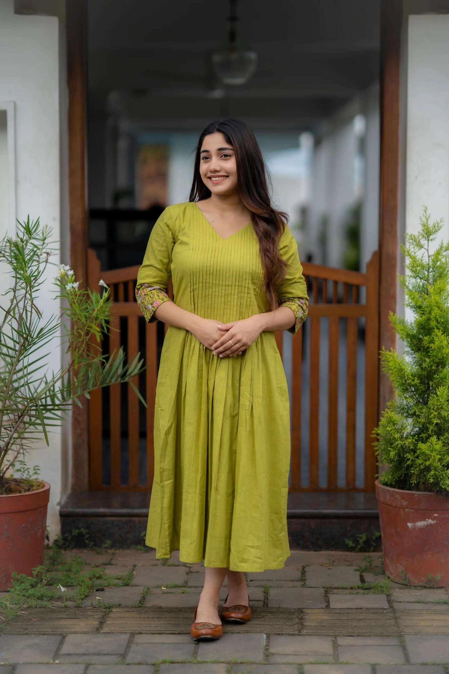 Everyday Glam ? Women?s Embroidered Cotton Kurta Set, Medium (M) - Image 3